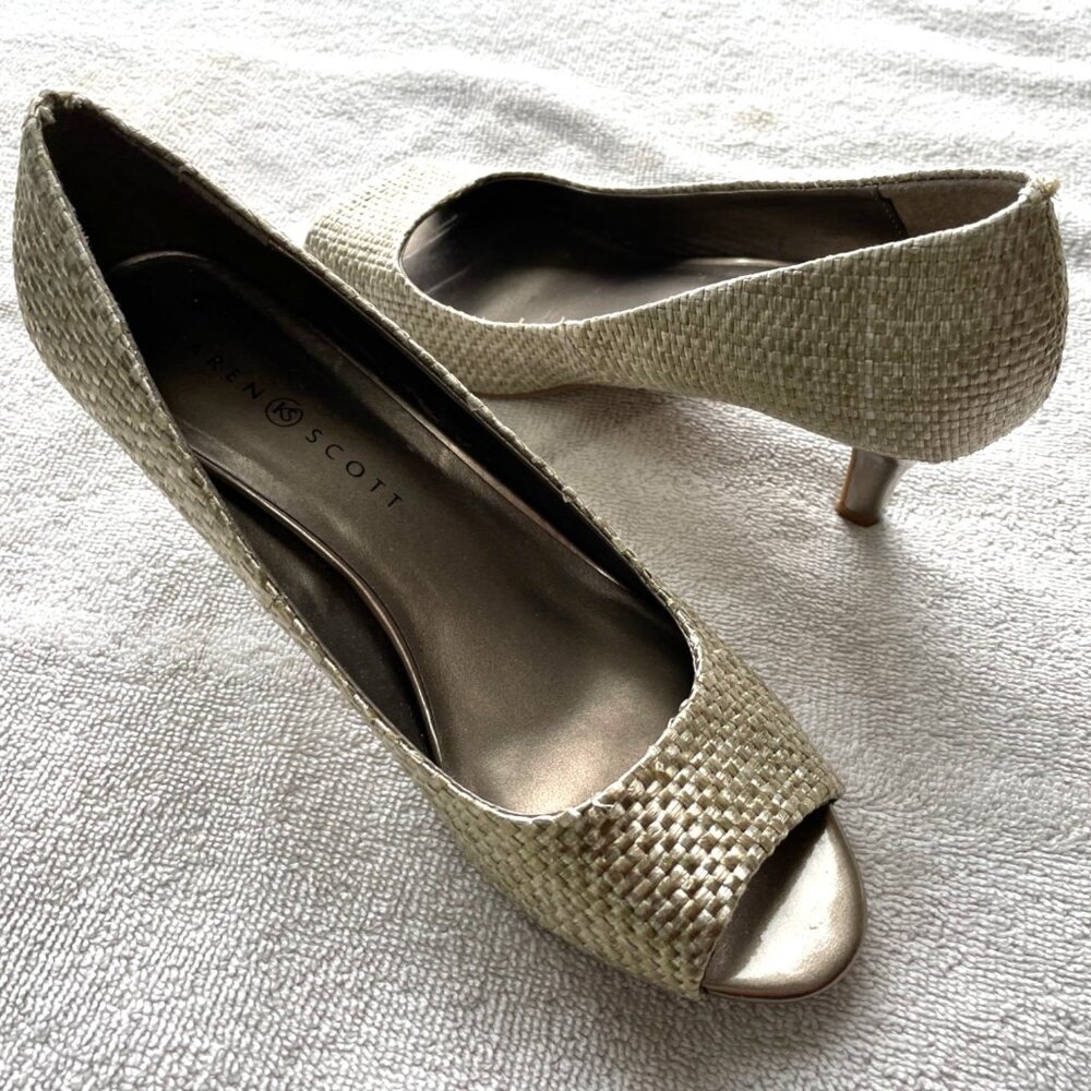 Karen Scott Gold Peep‑Toe Heels – Size 8